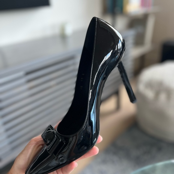 Ferragamo “Vara” Pumps [11 Women’s] - Picture 5 of 13